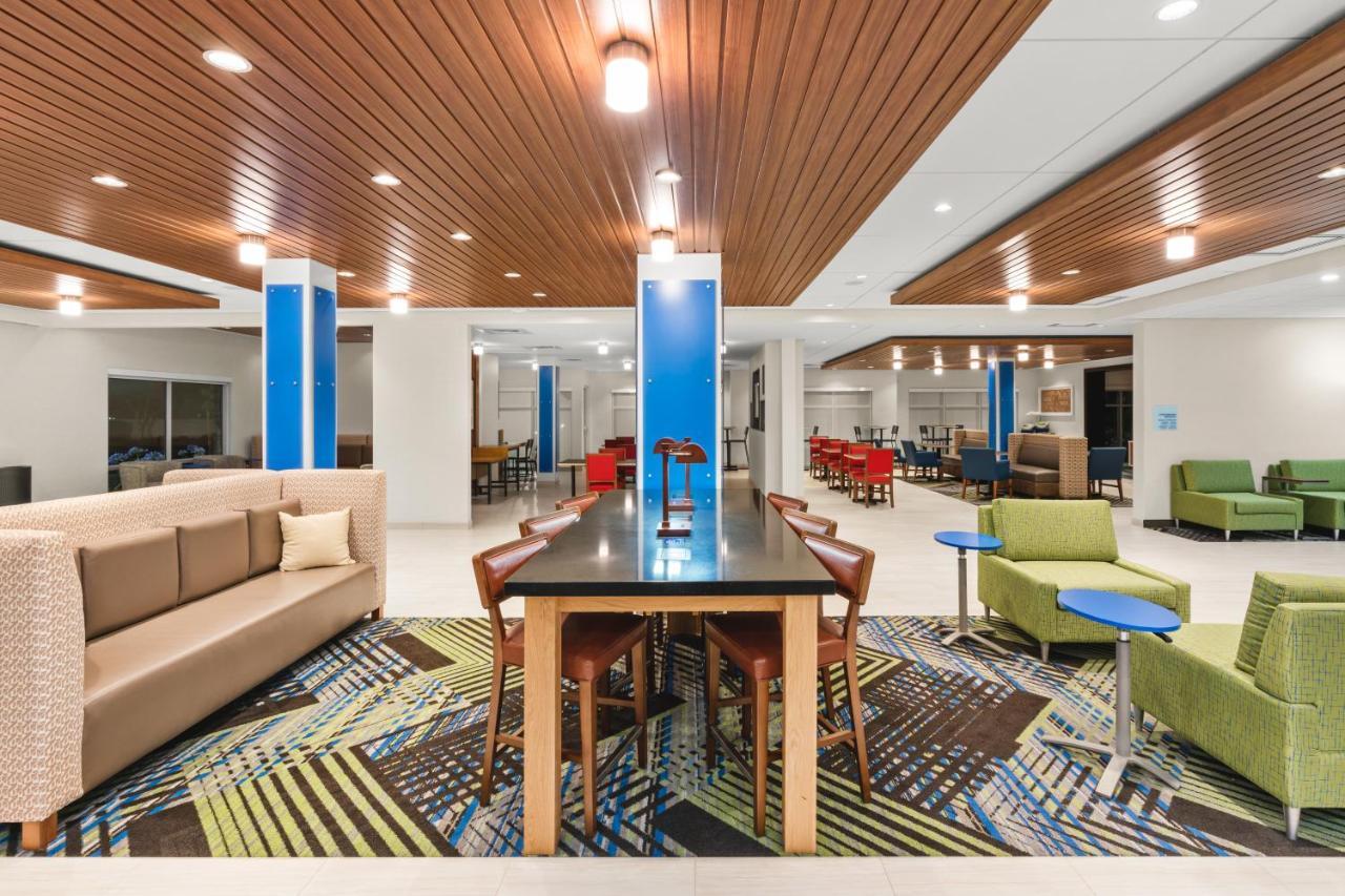 Holiday Inn Express & Suites - Suisun City By Ihg Exterior photo