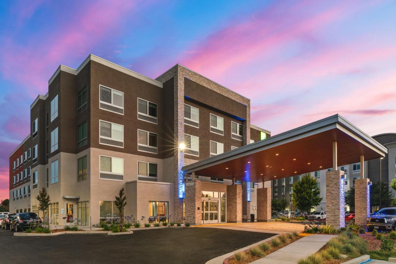 Holiday Inn Express & Suites - Suisun City By Ihg Exterior photo