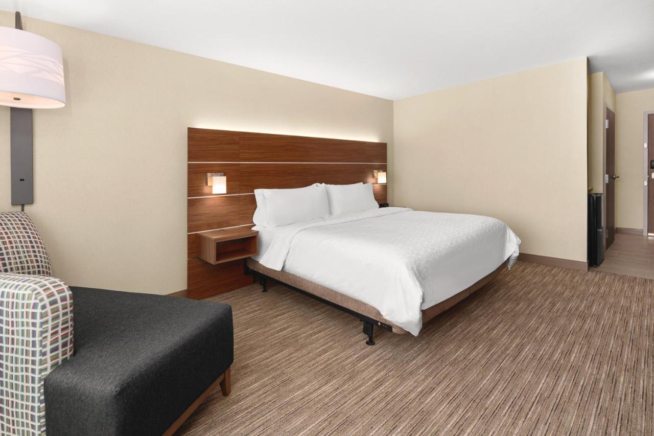 Holiday Inn Express & Suites - Suisun City By Ihg Exterior photo