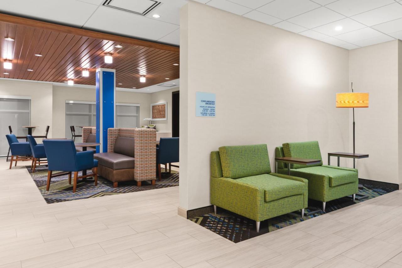 Holiday Inn Express & Suites - Suisun City By Ihg Exterior photo