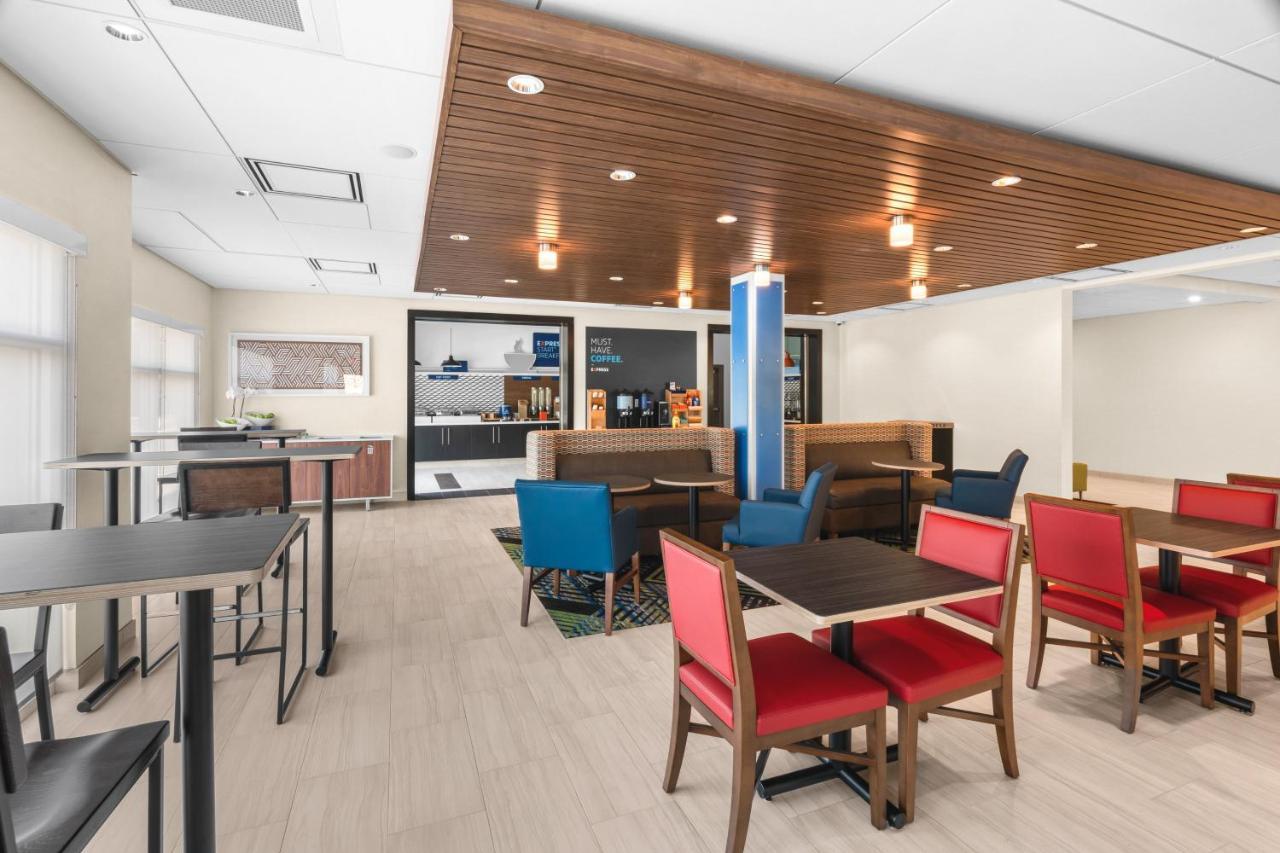 Holiday Inn Express & Suites - Suisun City By Ihg Exterior photo