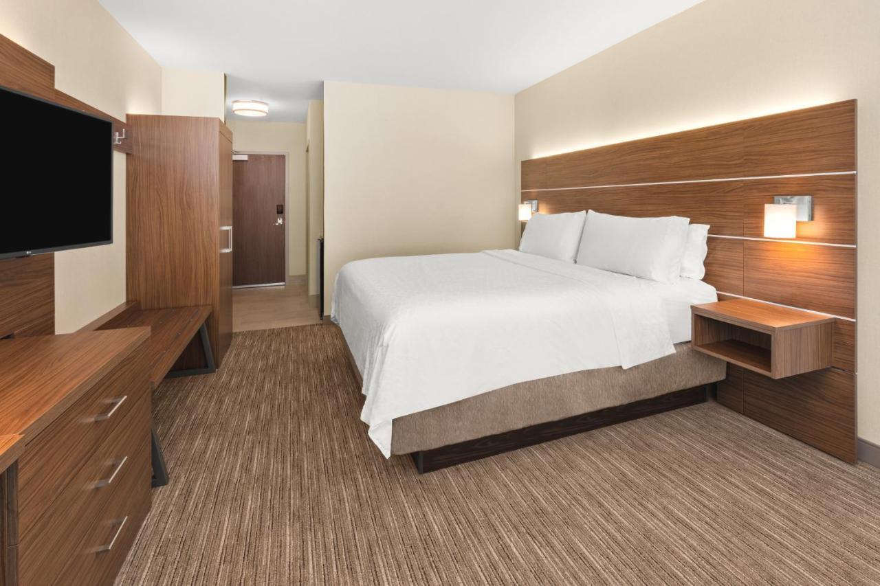 Holiday Inn Express & Suites - Suisun City By Ihg Exterior photo