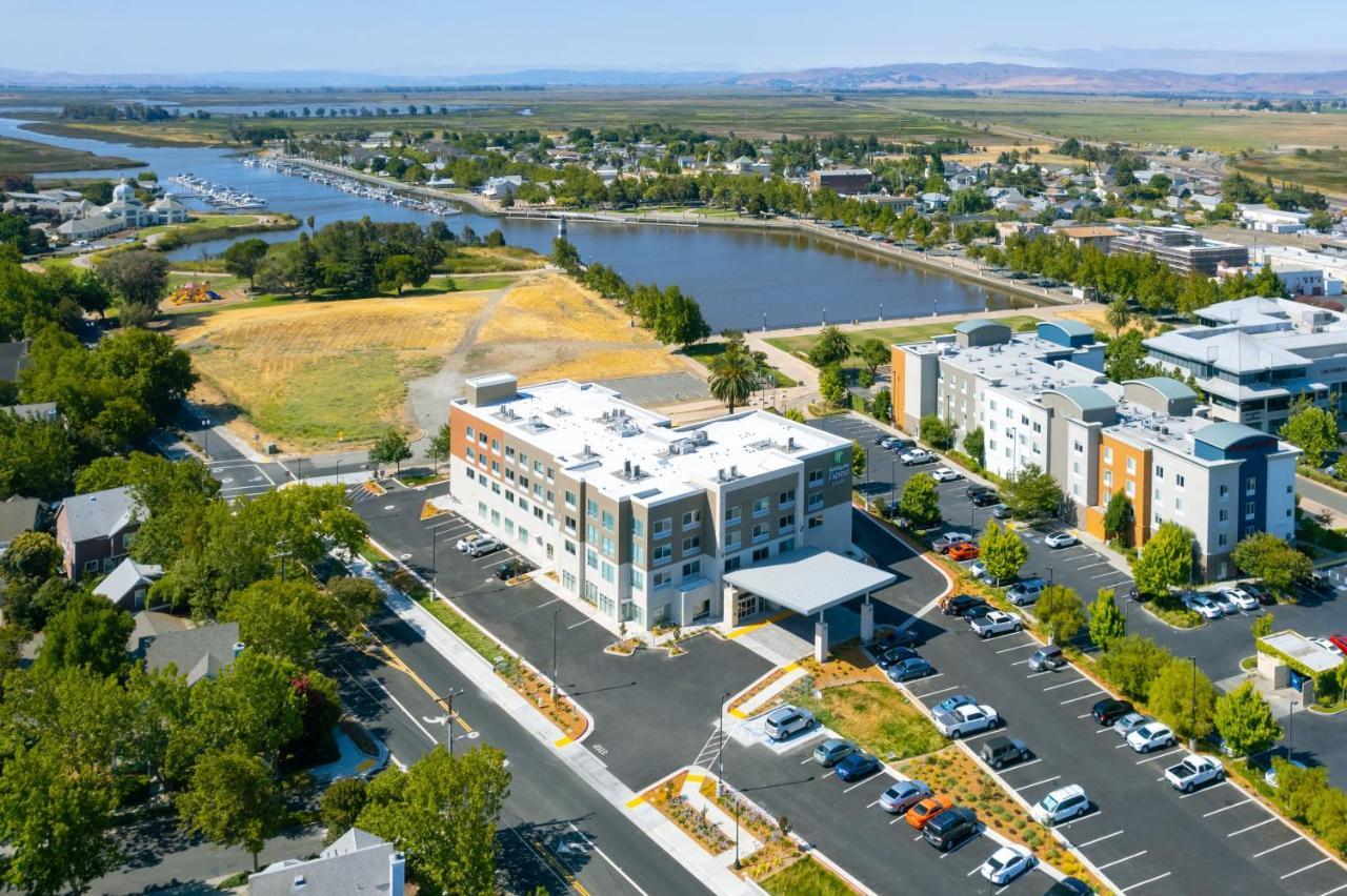 Holiday Inn Express & Suites - Suisun City By Ihg Exterior photo