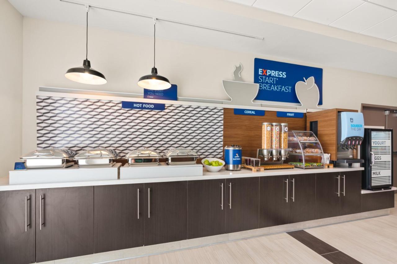 Holiday Inn Express & Suites - Suisun City By Ihg Exterior photo